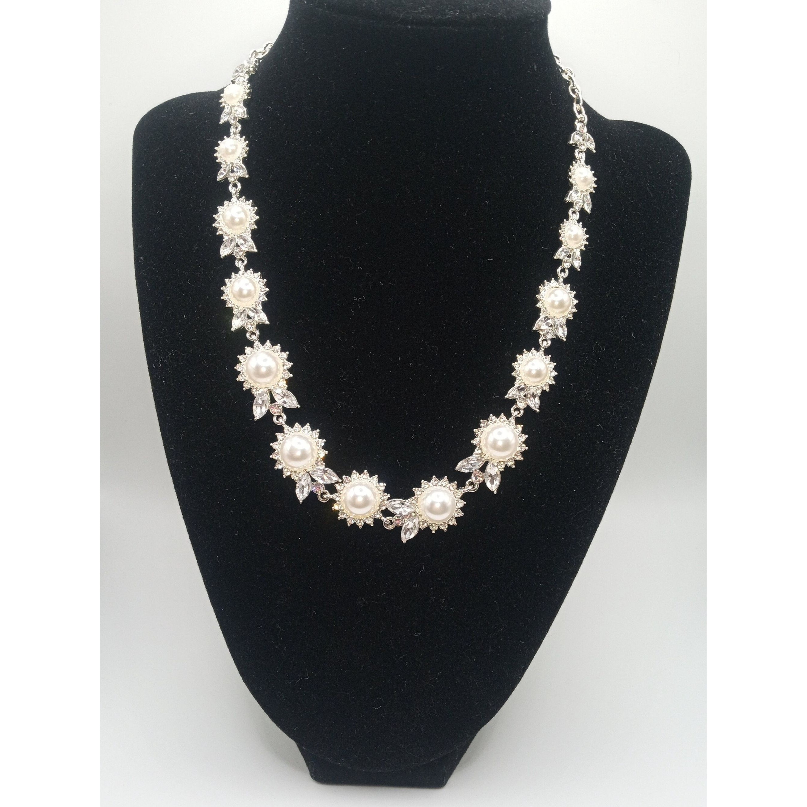 Dana Buchman Faux Pearl Clear Rhinestone Flower Silver Tone Necklace 22$